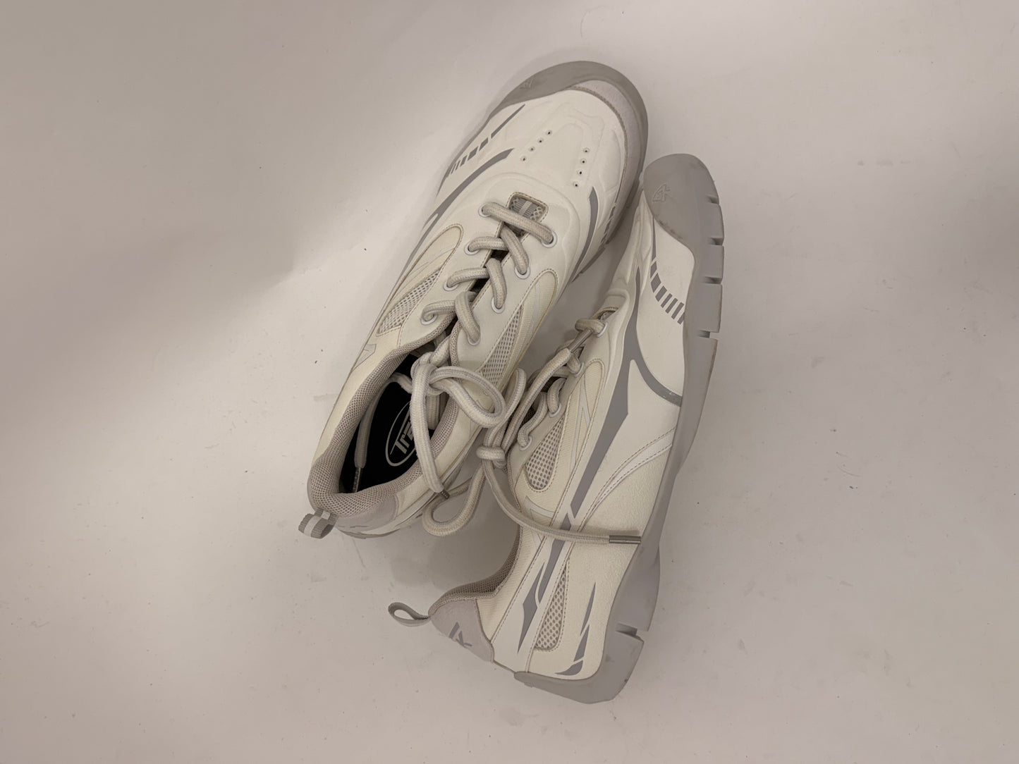 Swift Trek Slip On Trainers (Cream)