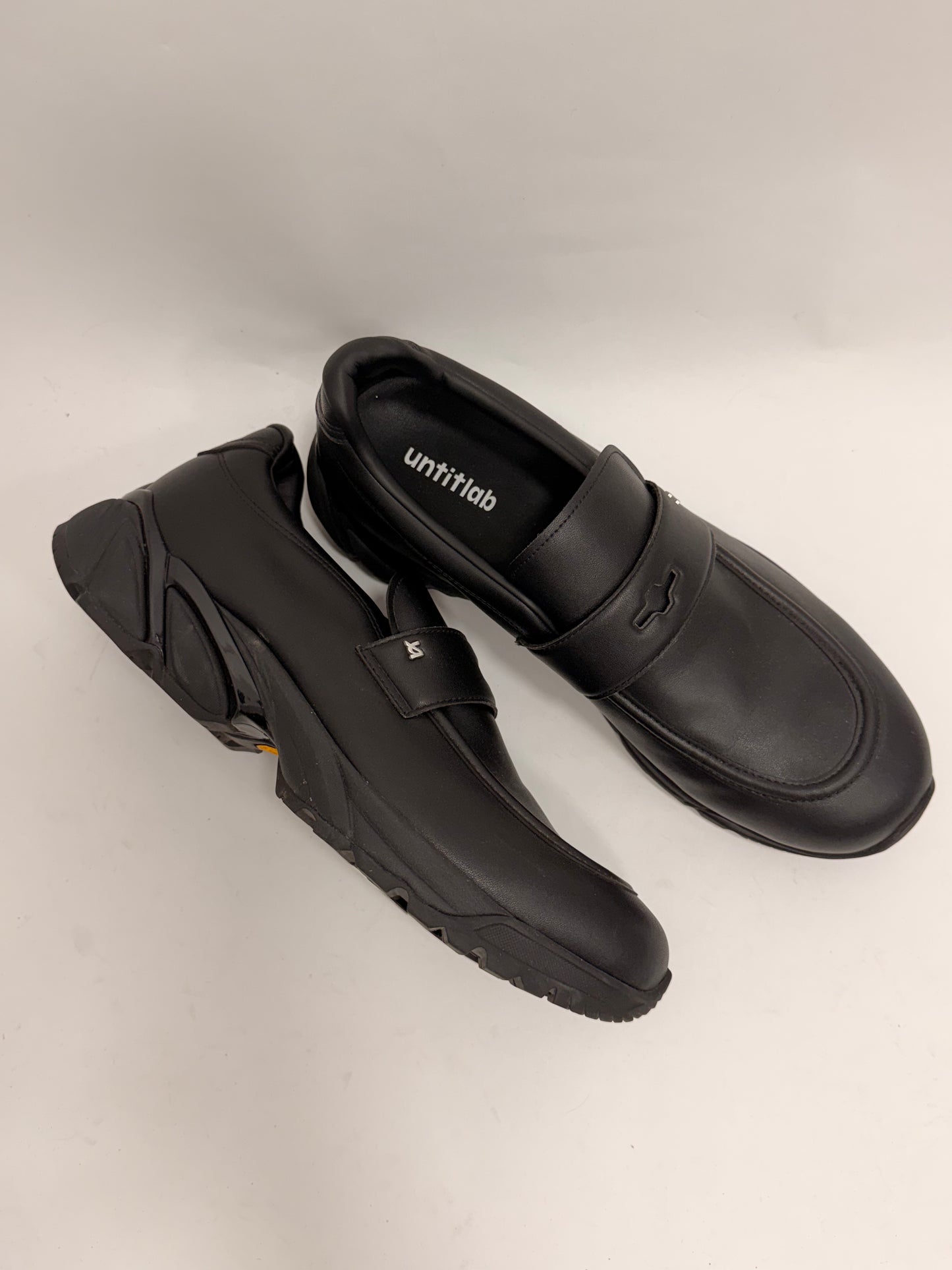 Cargo Low Trainers (Black)