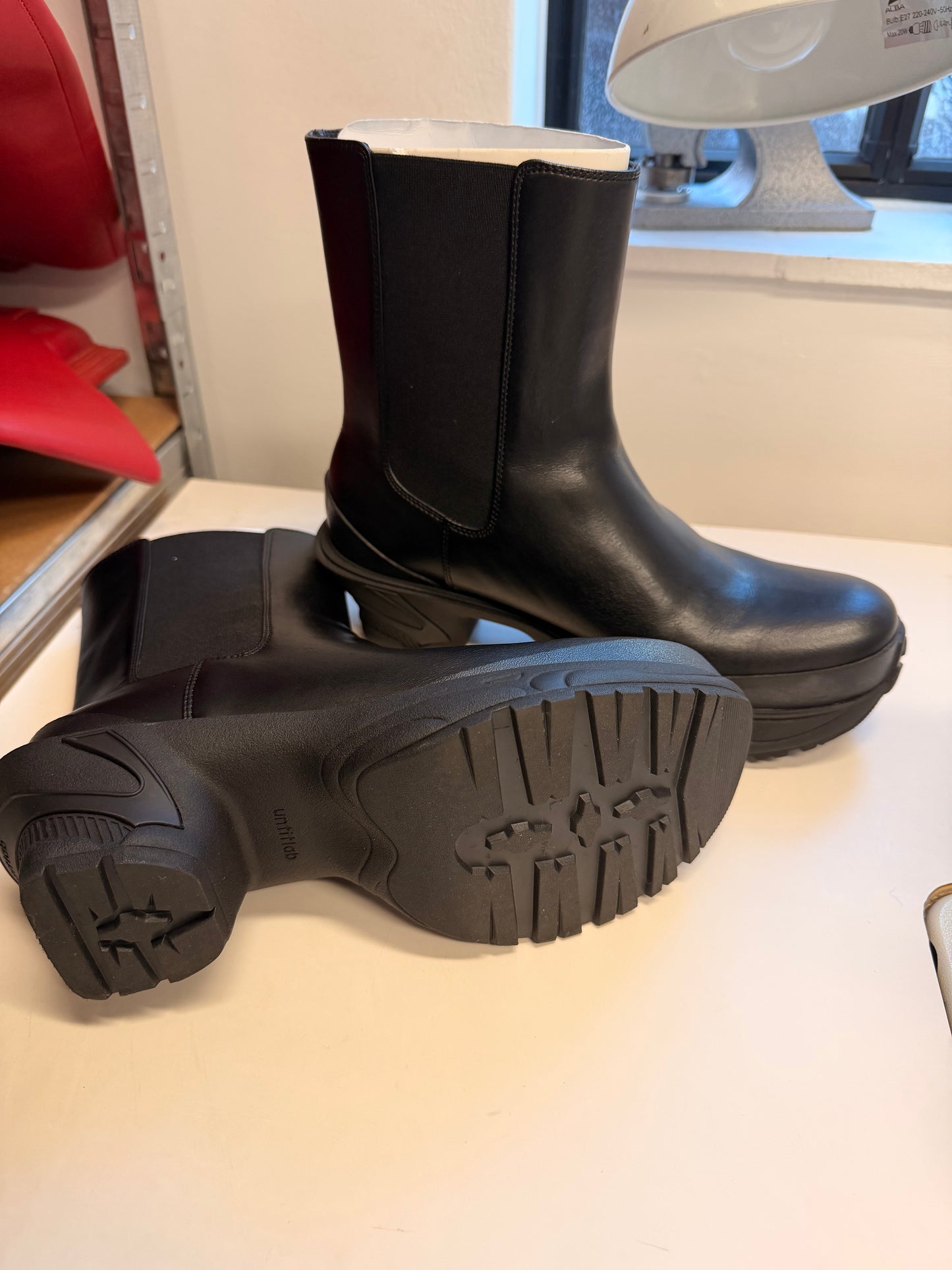 Vertigo Heel Boots (Black)