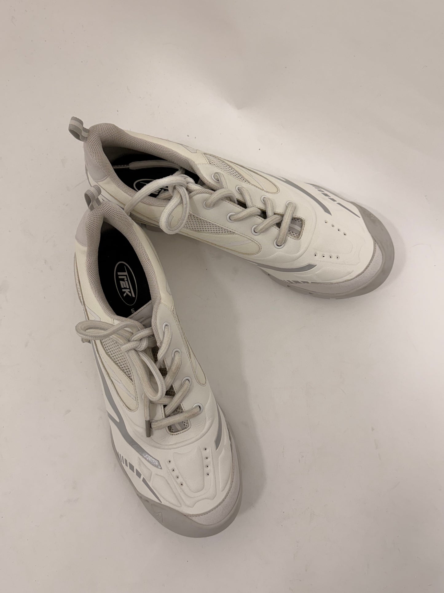 Swift Trek Slip On Trainers (Cream)