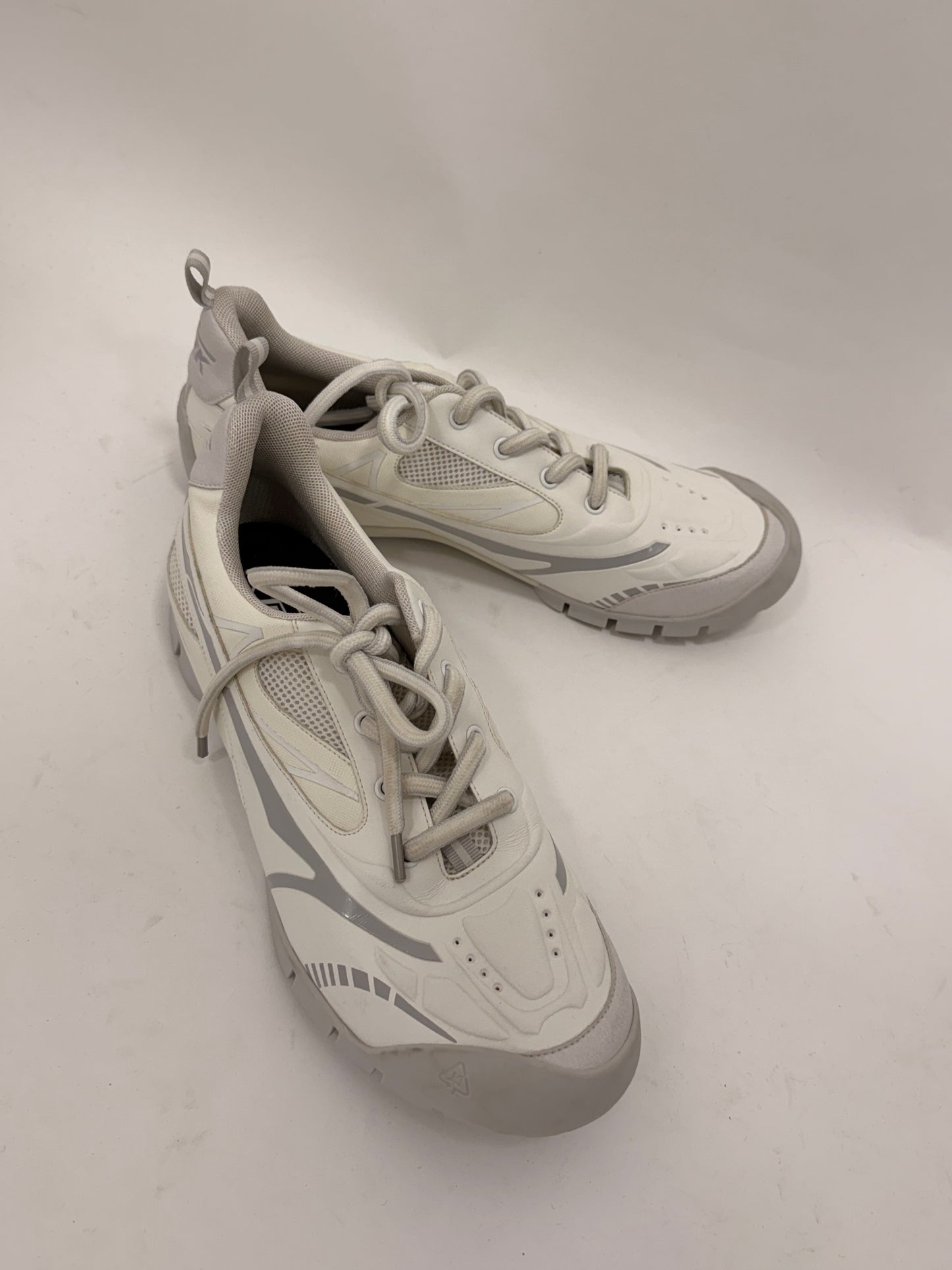 Swift Trek Slip On Trainers (Cream)